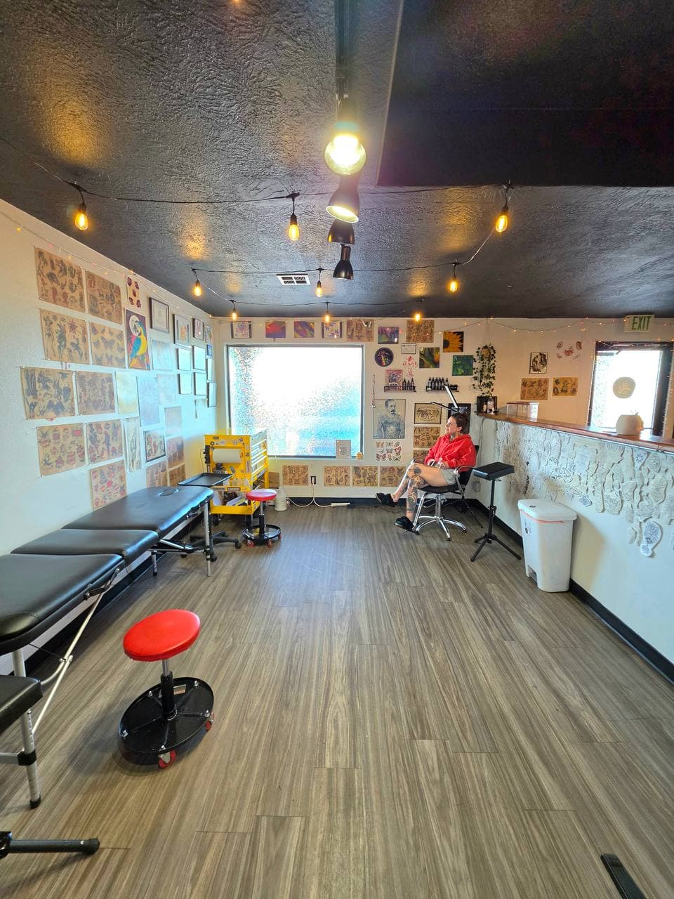 The Painted Lady studio — flash art and equipment setup